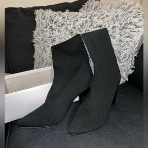 Shoe'N Tale Women's Knit Sock Ankle Boots